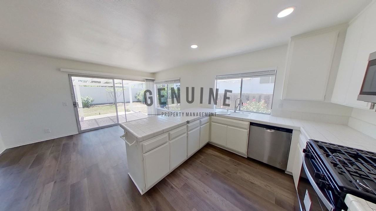 22606 Rockford Dr - Photo 2 of 24