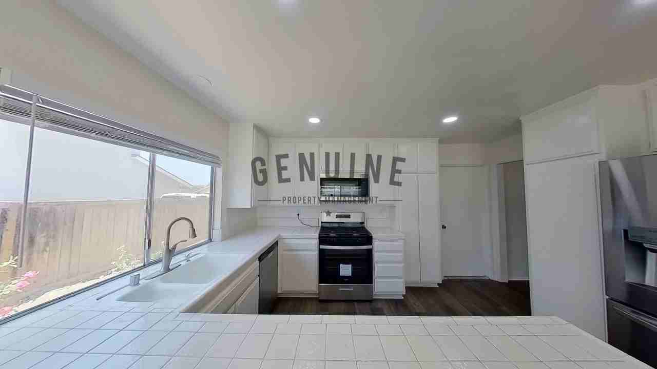 22606 Rockford Dr - Photo 3 of 24