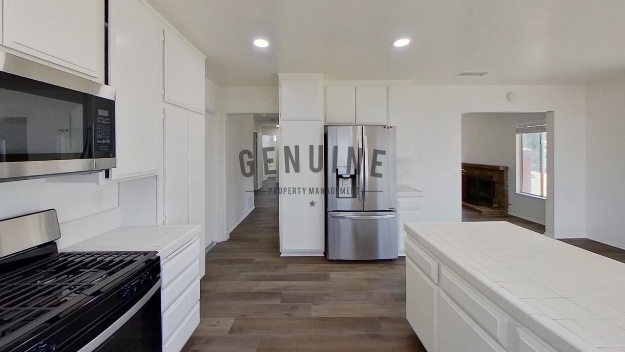 22606 Rockford Dr - Photo 4 of 24