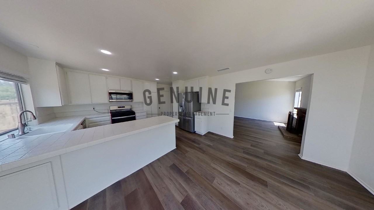 22606 Rockford Dr - Photo 5 of 24