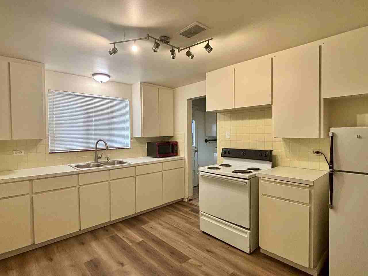 3211 S Lincoln St - Photo 4 of 8