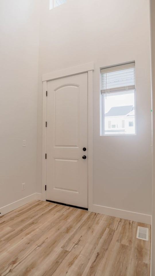 2010 N 3930 W - Photo 3 of 36