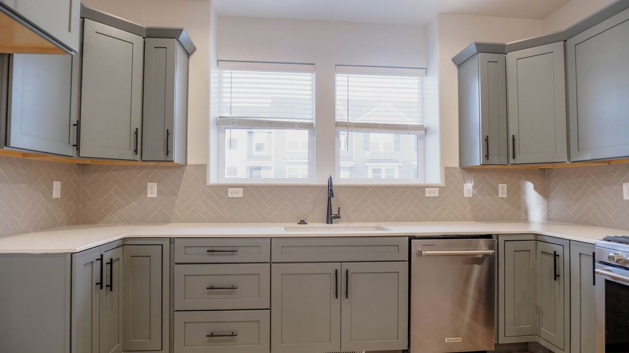 2010 N 3930 W - Photo 7 of 36