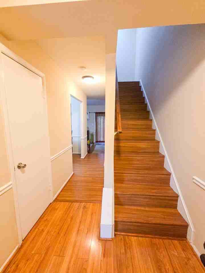 7012 Roslyn Ave - Photo 4 of 32
