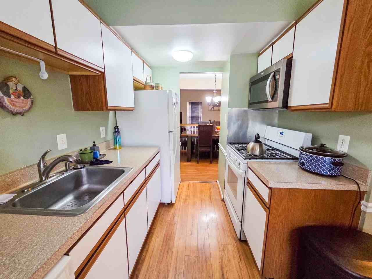 7012 Roslyn Ave - Photo 7 of 32