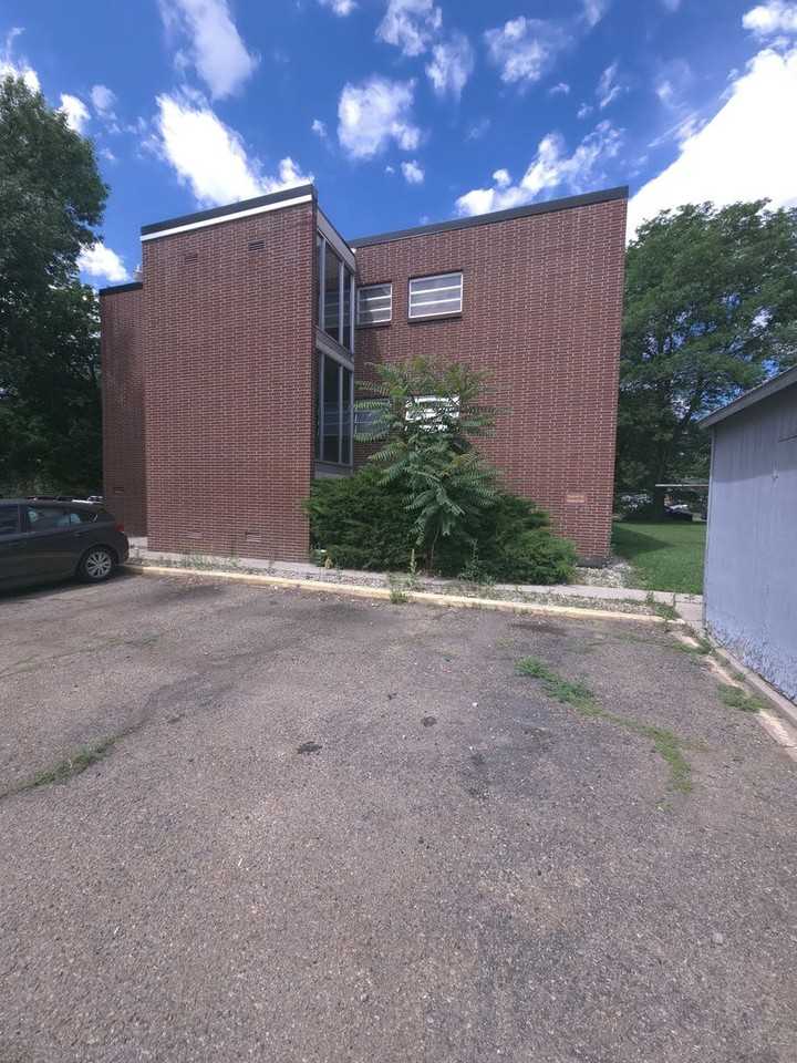 702 Emery - Photo 2 of 29