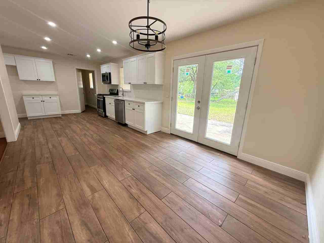 908 Deer Park Rd - Photo 7 of 32