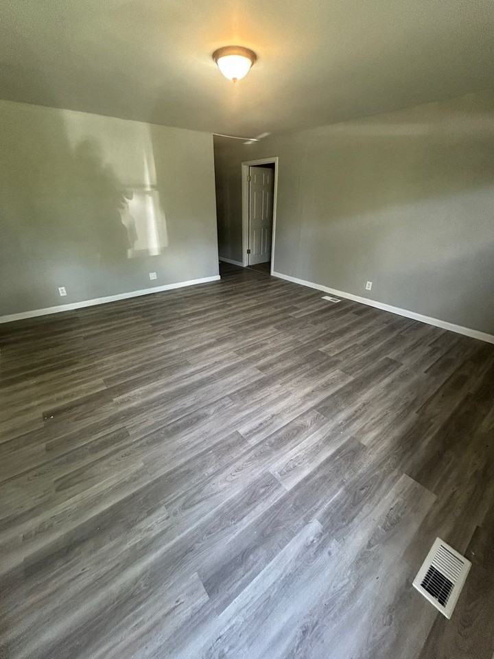 725 Saint Norbert Dr - Photo 2 of 9