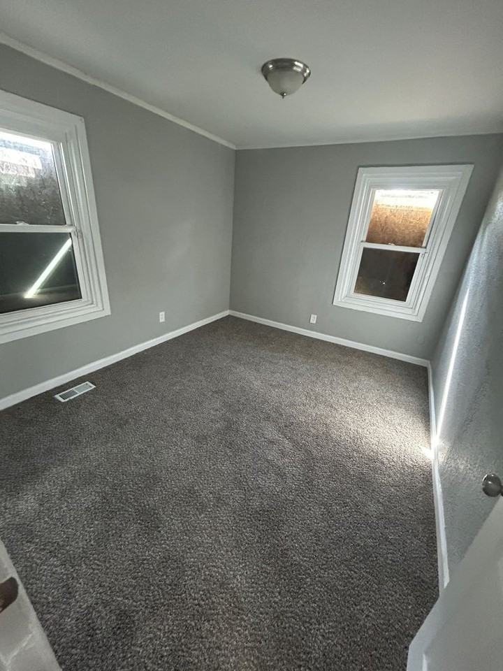 725 Saint Norbert Dr - Photo 3 of 9