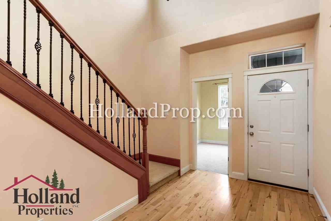 319 Nw Wildwood St - Photo 4 of 29