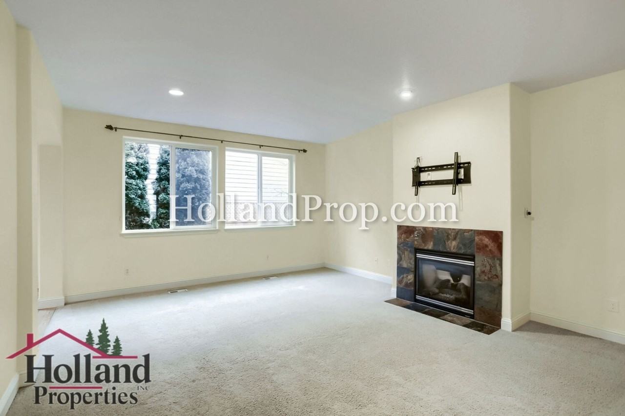 319 Nw Wildwood St - Photo 6 of 29