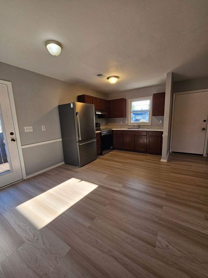 812 S 13th St - Photo 3 of 11