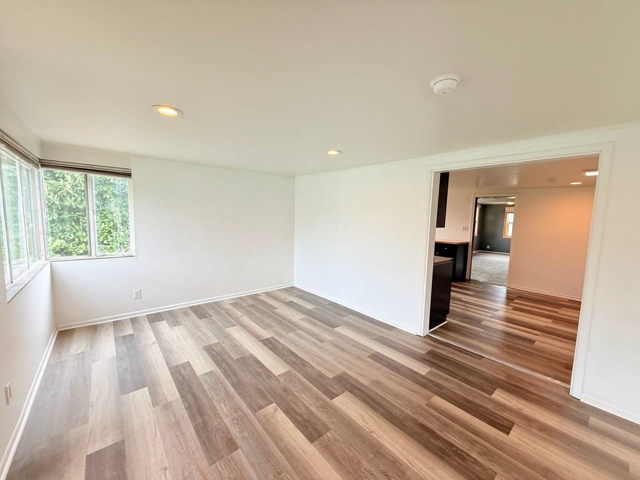 3239 39th Ave Sw - Photo 2 of 33