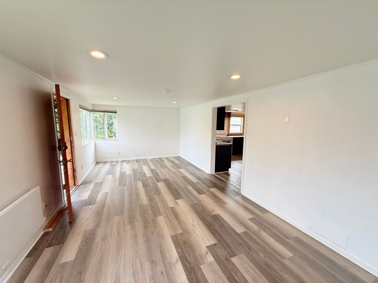 3239 39th Ave Sw - Photo 3 of 33