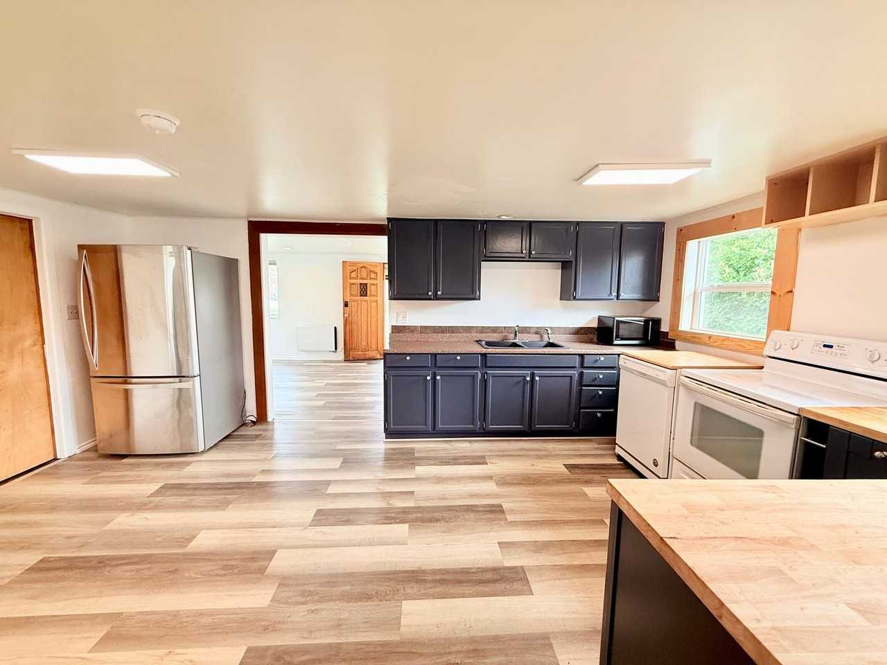 3239 39th Ave Sw - Photo 6 of 33