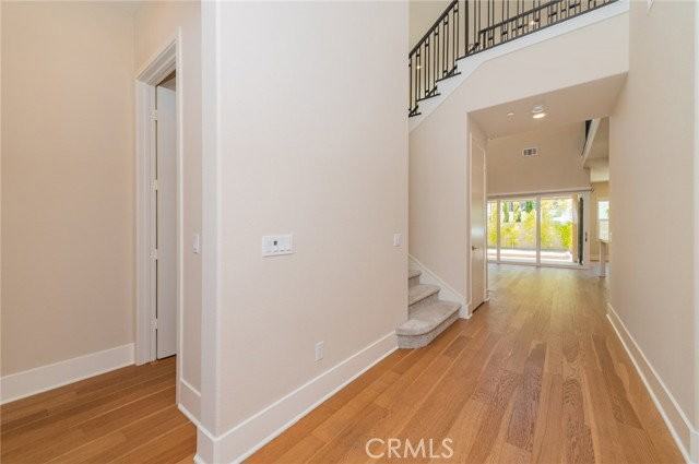 60 Ray - Photo 2 of 8