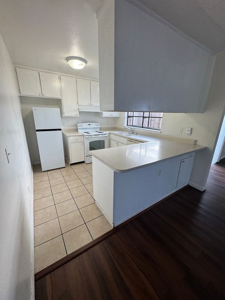 6936 Village Green Dr - Photo 7 of 10