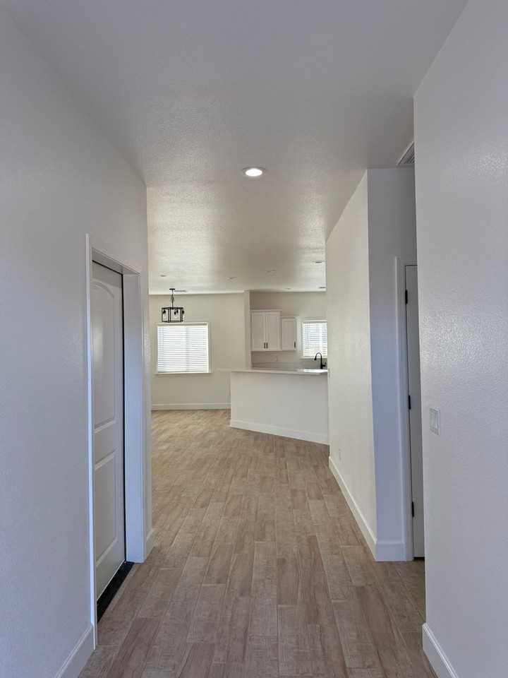 5640 S Desert Lakes Dr - Photo 3 of 27