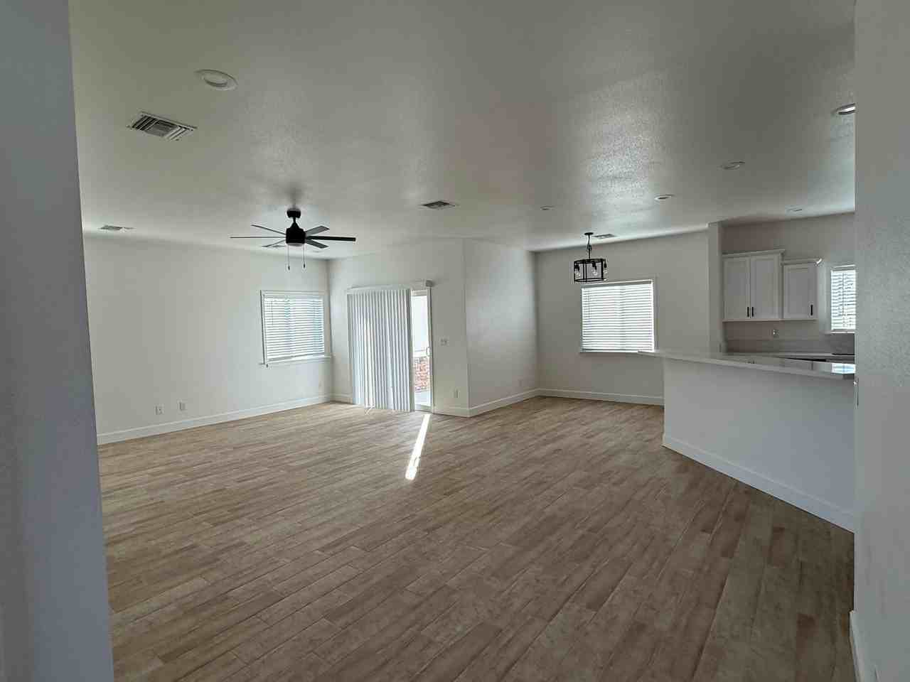 5640 S Desert Lakes Dr - Photo 4 of 27