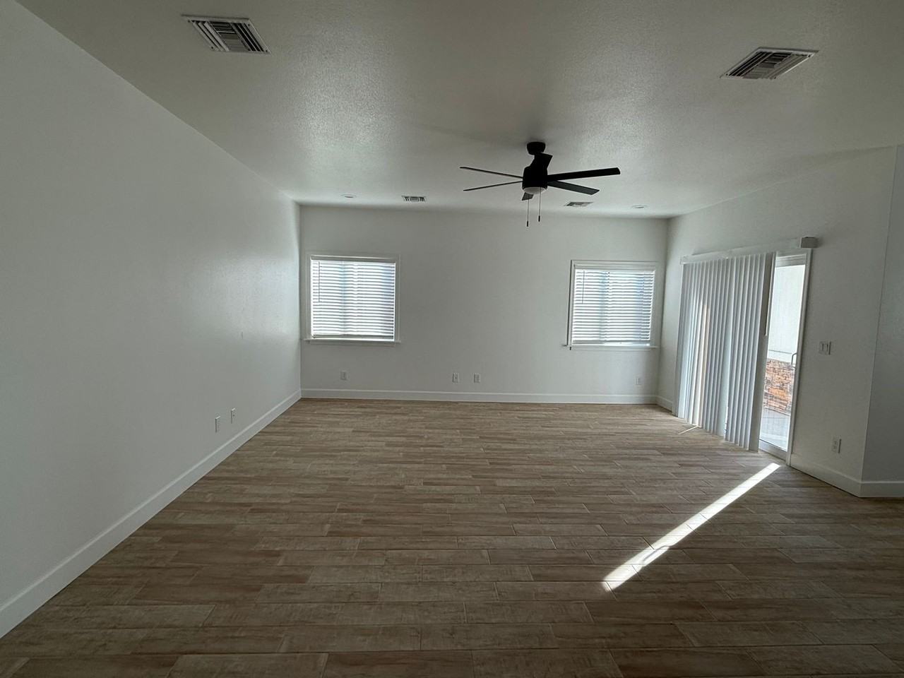 5640 S Desert Lakes Dr - Photo 5 of 27