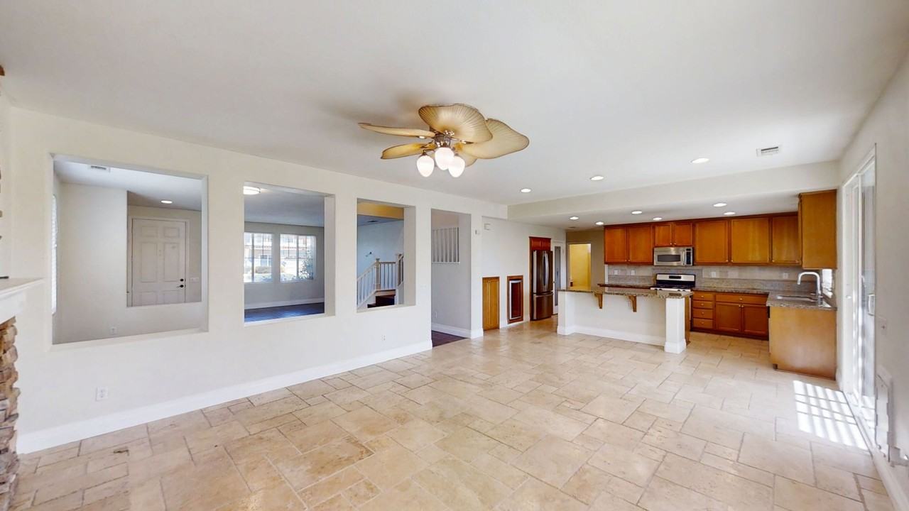 1639 Sparrow Pt - Photo 2 of 13