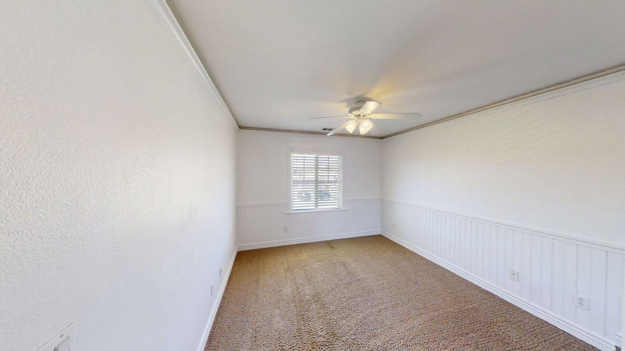 1639 Sparrow Pt - Photo 7 of 13