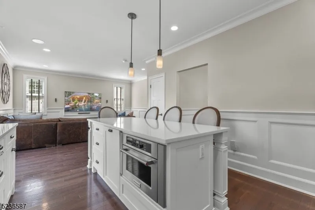 407 W Inman Ave - Photo 5 of 48