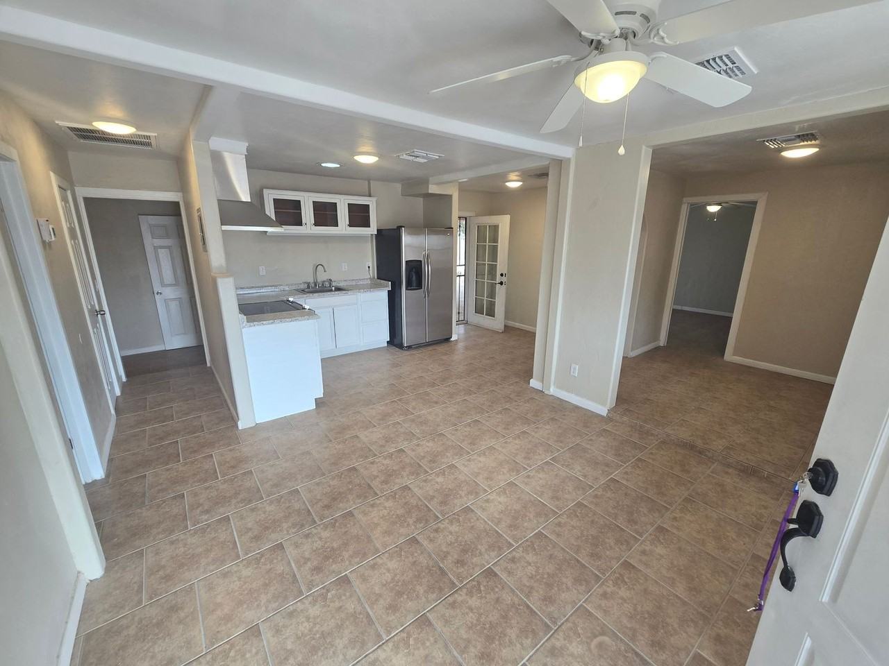 6141 S Southland Blvd - Photo 3 of 31