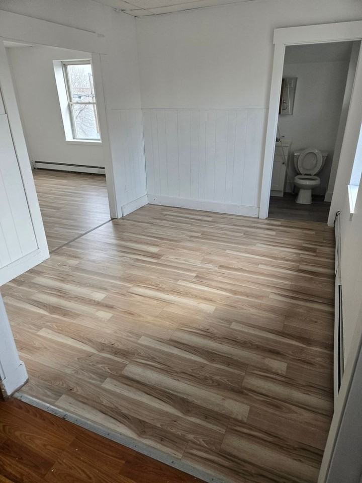 724 N Main St - Photo 4 of 8