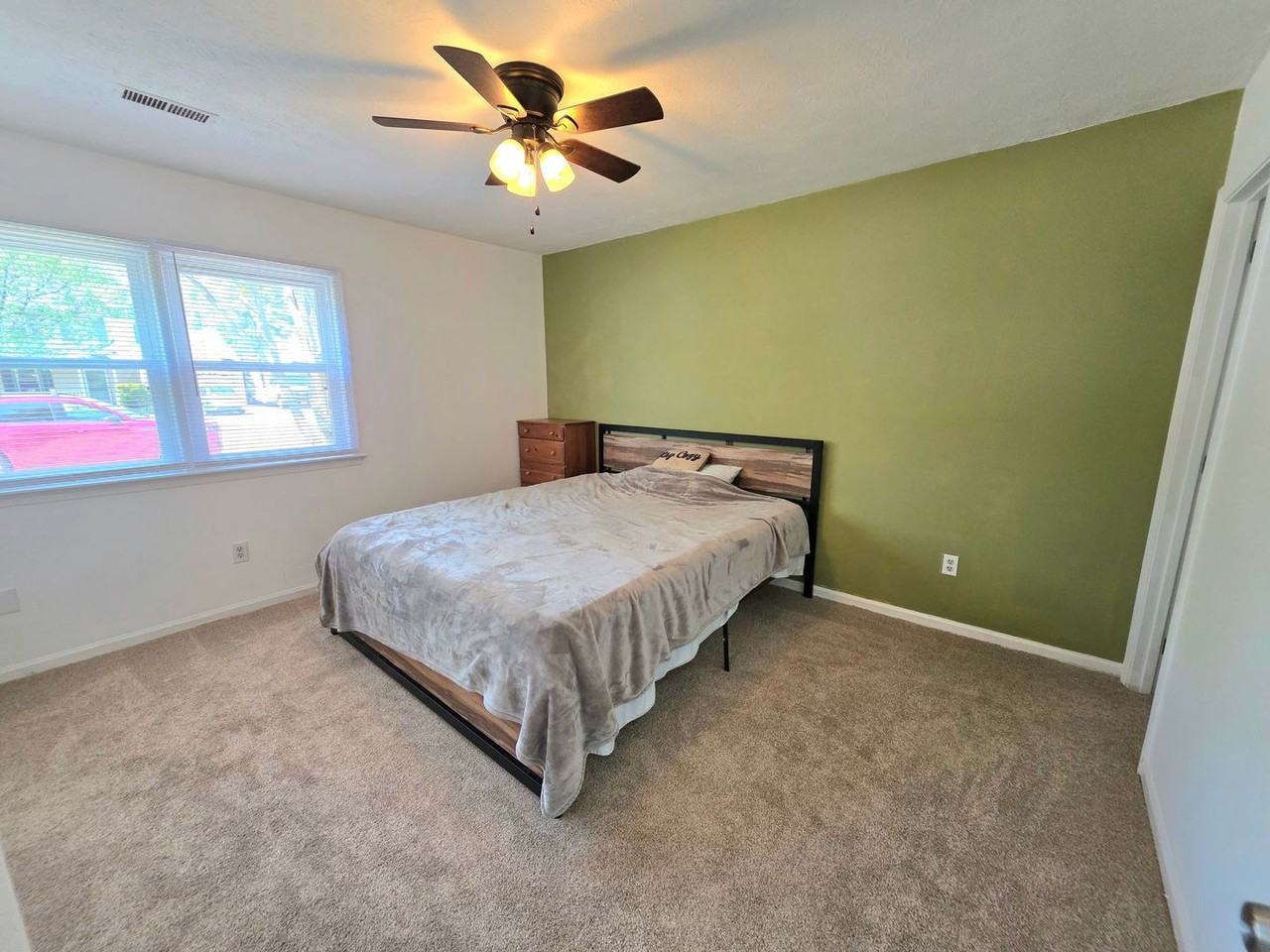 17 Philmont Dr - Photo 2 of 29