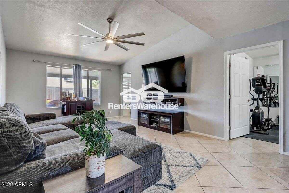 4145 W Danbury Dr - Photo 4 of 10