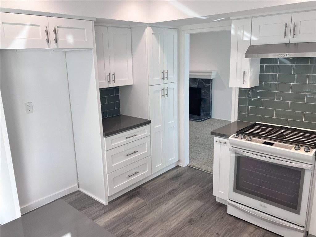 9022 Hyde Park Dr - Photo 3 of 8