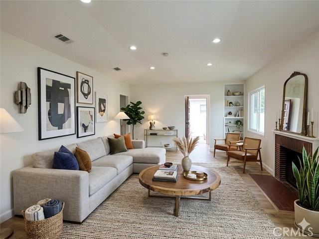 4235 Colbath Ave - Photo 3 of 8