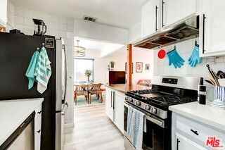 6122 Satsuma Ave - Photo 3 of 8