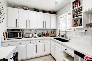 6122 Satsuma Ave - Photo 5 of 8