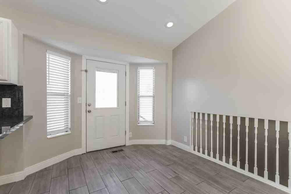 8492 S Merrick Ct - Photo 7 of 19