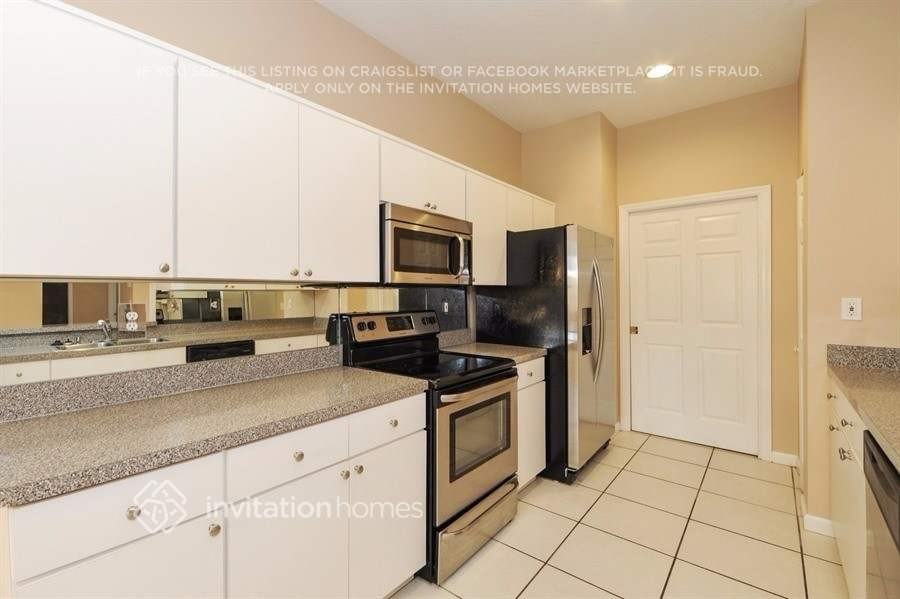 22447 Kingsley Ln - Photo 4 of 16