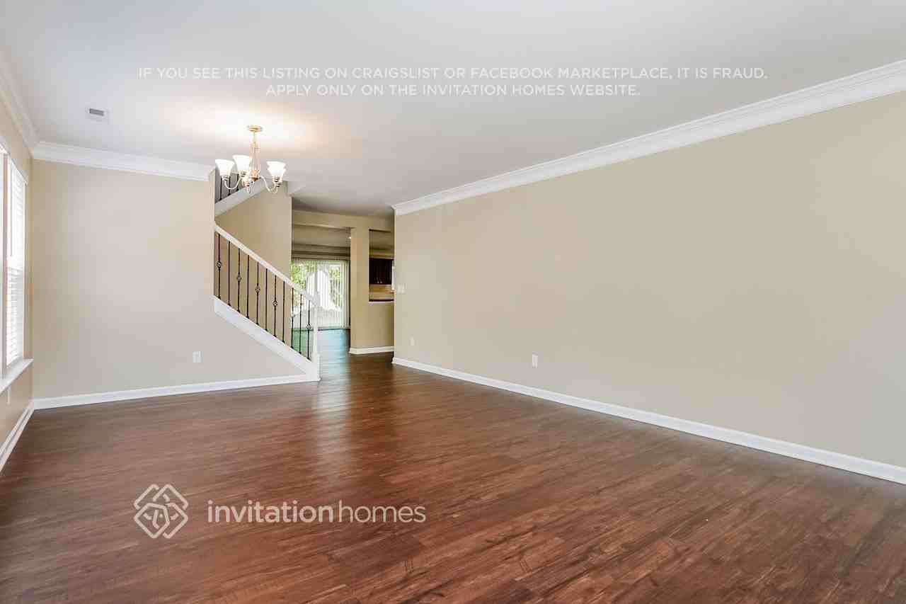 2936 Roundleaf Ct - Photo 7 of 18