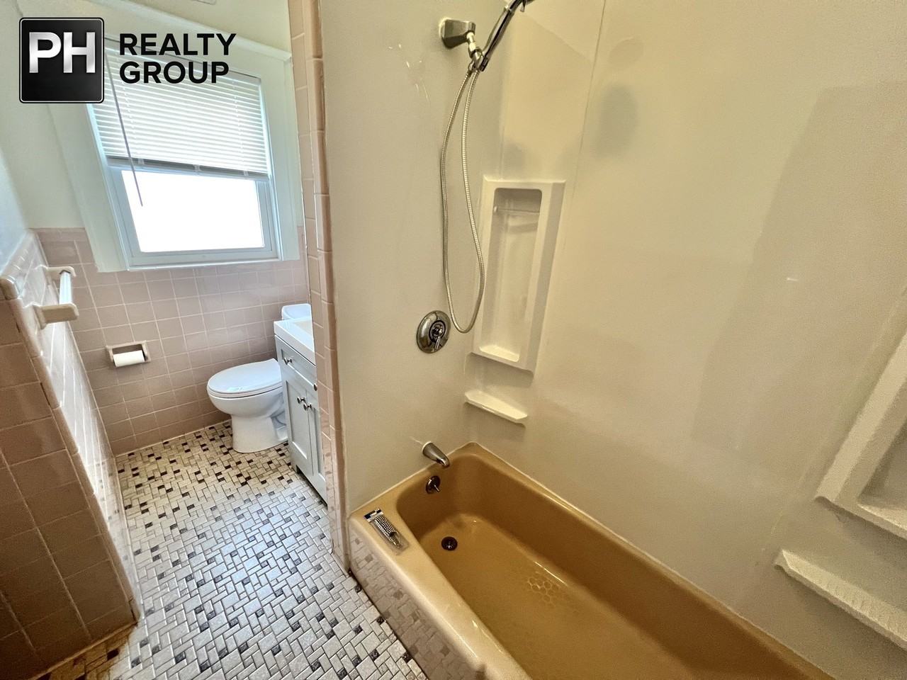 171 School St - Photo 4 of 8