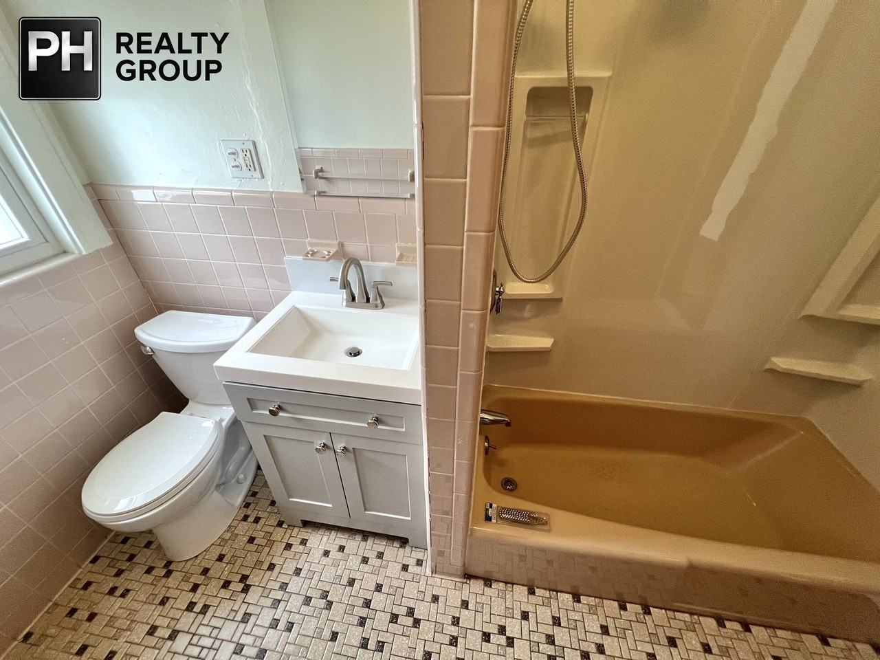 171 School St - Photo 5 of 8