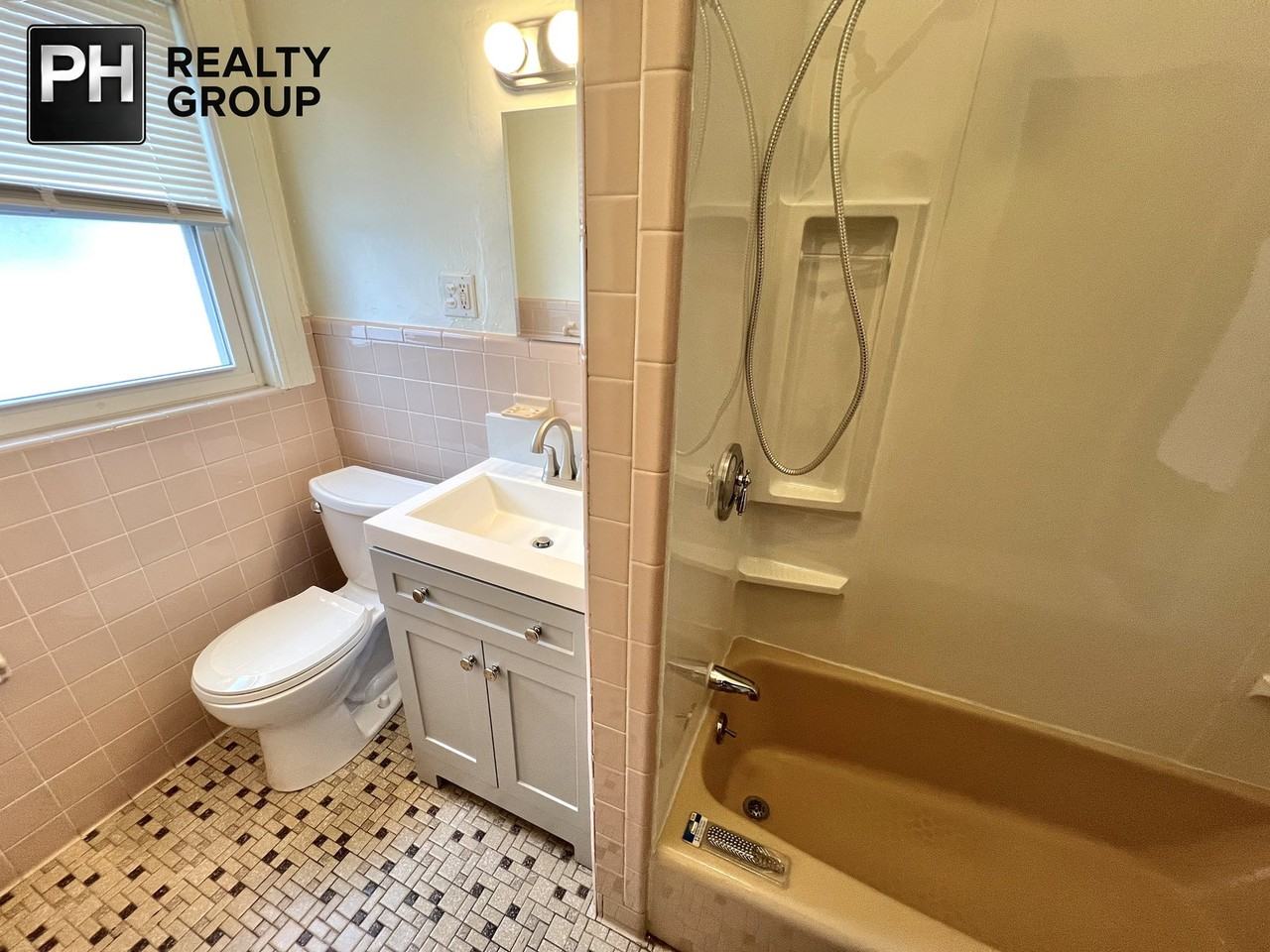 171 School St - Photo 6 of 8