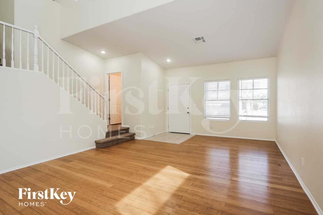4817 Quartz Crest St - Photo 3 of 19