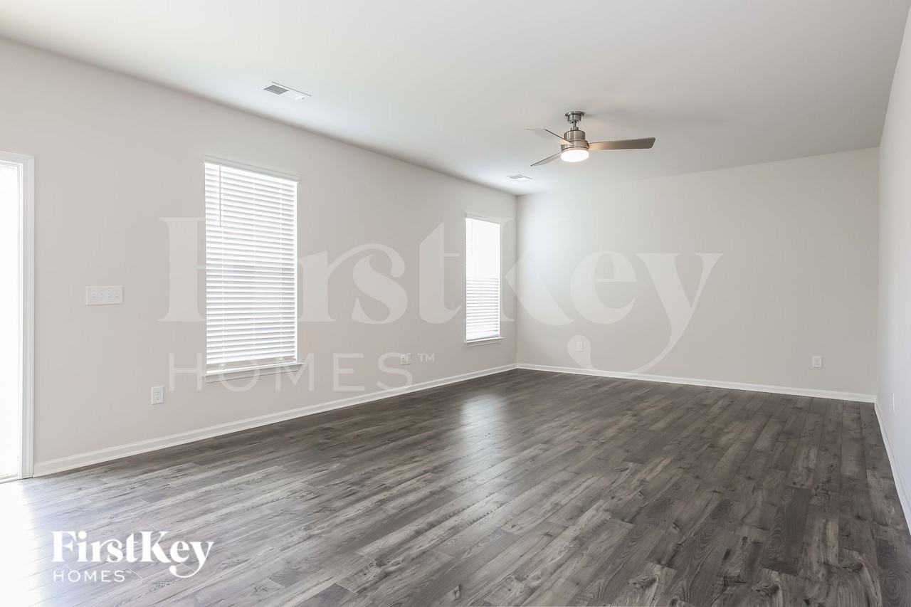 300 Stonefence Dr - Photo 3 of 16