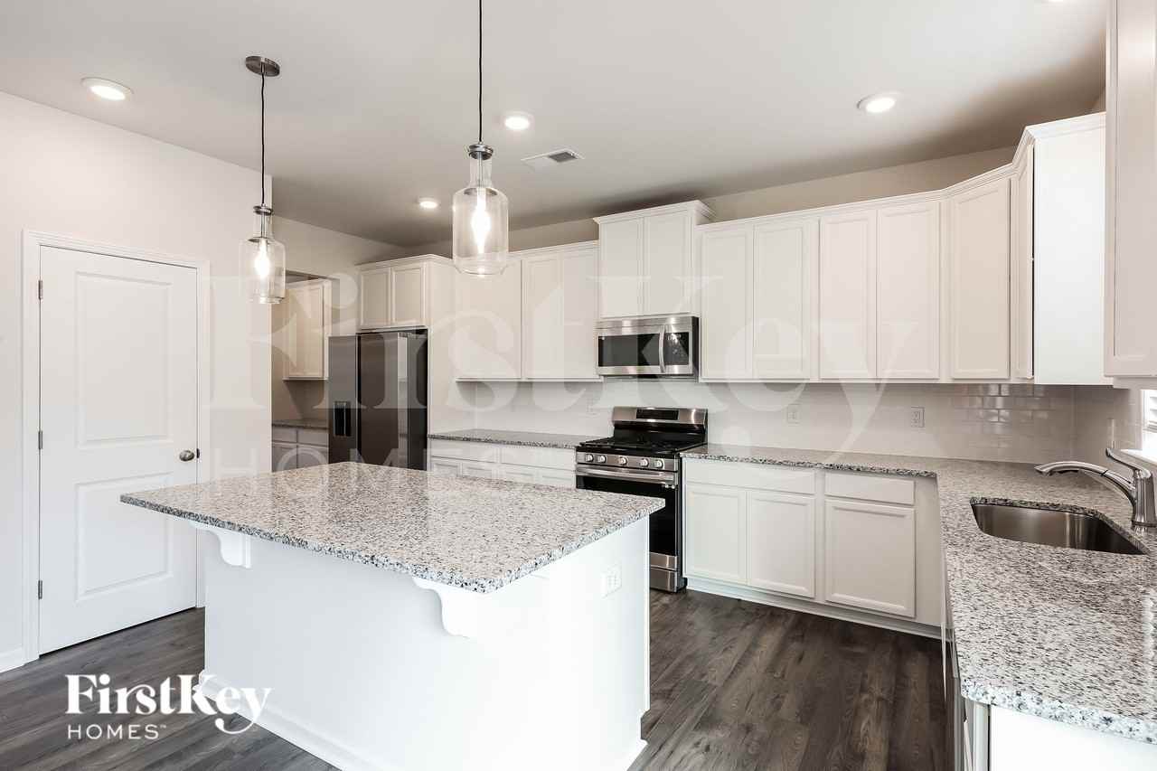 300 Stonefence Dr - Photo 7 of 16