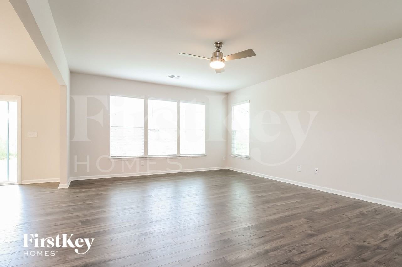 625 Goldburn Way - Photo 4 of 16