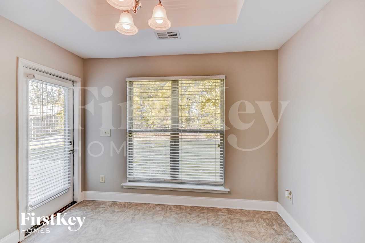 1114 Emerald Ridge Dr - Photo 4 of 16