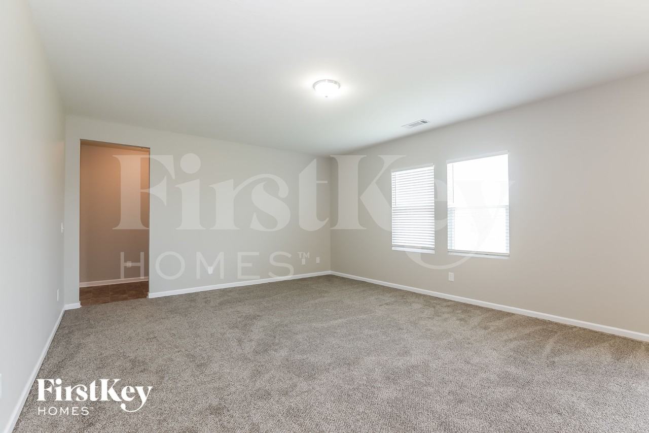 156 Alexander Ln - Photo 2 of 15