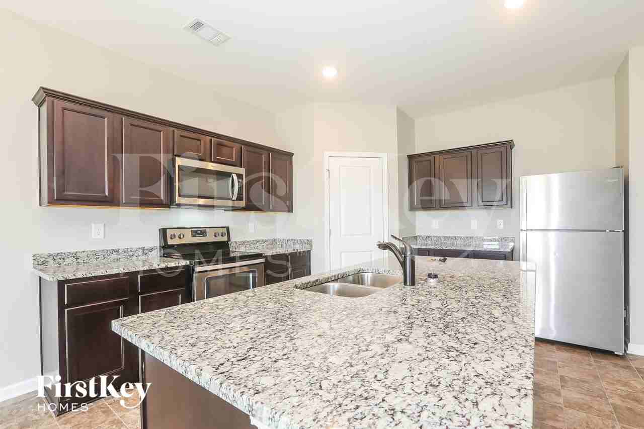 156 Alexander Ln - Photo 4 of 15