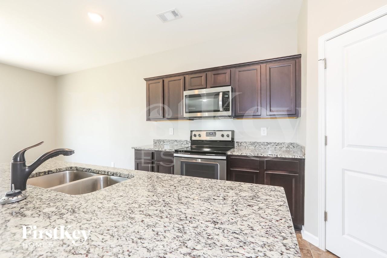 156 Alexander Ln - Photo 5 of 15