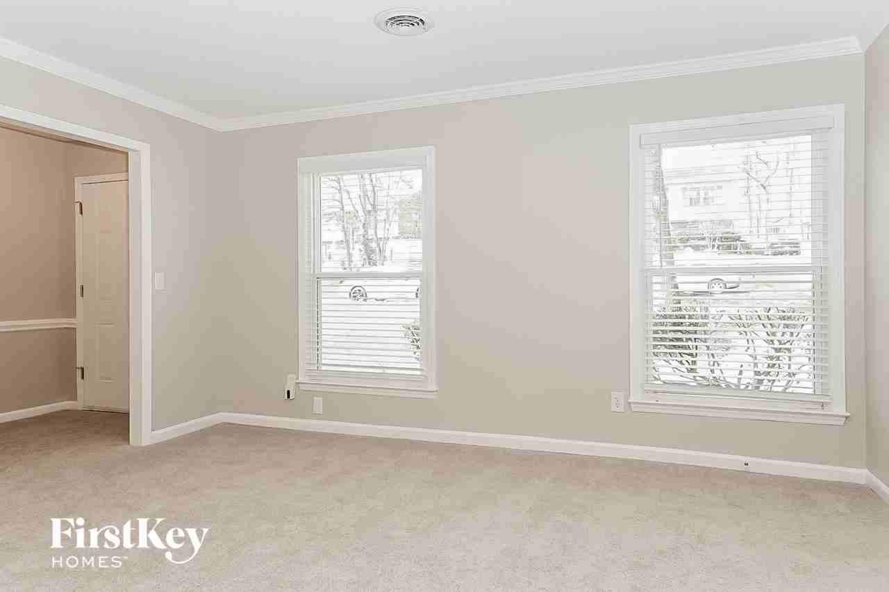 4603 Chaucer Dr - Photo 4 of 15